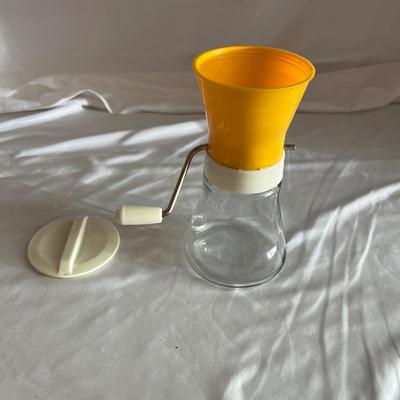 Kitchen Equipment: Mandolin, Juicer, Electric Mixer, & More (DR2-MK)