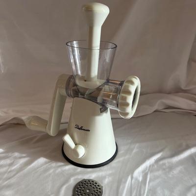 Kitchen Equipment: Mandolin, Juicer, Electric Mixer, & More (DR2-MK)