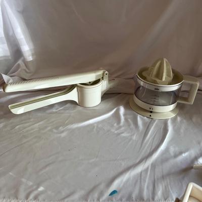 Kitchen Equipment: Mandolin, Juicer, Electric Mixer, & More (DR2-MK)