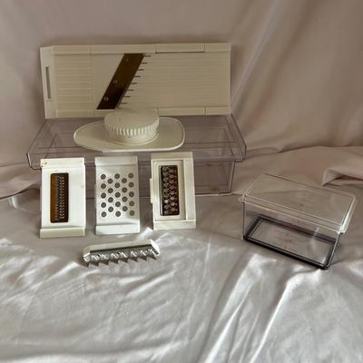 Kitchen Equipment: Mandolin, Juicer, Electric Mixer, & More (DR2-MK)