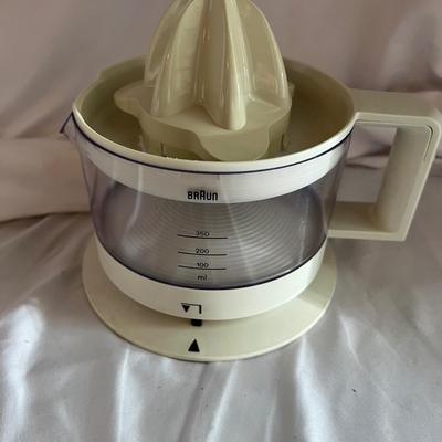Kitchen Equipment: Mandolin, Juicer, Electric Mixer, & More (DR2-MK)