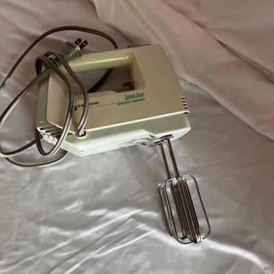 Kitchen Equipment: Mandolin, Juicer, Electric Mixer, & More (DR2-MK)