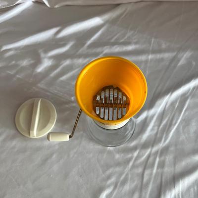Kitchen Equipment: Mandolin, Juicer, Electric Mixer, & More (DR2-MK)