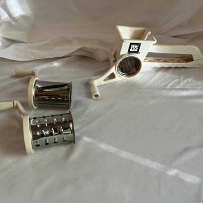 Kitchen Equipment: Mandolin, Juicer, Electric Mixer, & More (DR2-MK)