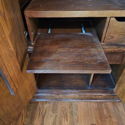 Henredon Solid Wood w/Veneer Overlay Entertainment Center (LR-JS)