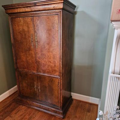 Henredon Solid Wood w/Veneer Overlay Entertainment Center (LR-JS)