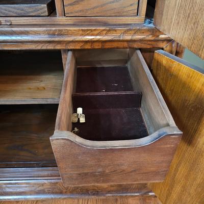 Henredon Solid Wood w/Veneer Overlay Entertainment Center (LR-JS)