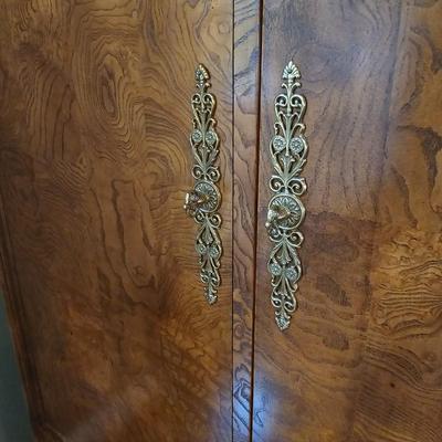 Henredon Solid Wood w/Veneer Overlay Entertainment Center (LR-JS)