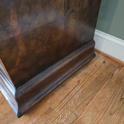Henredon Solid Wood w/Veneer Overlay Entertainment Center (LR-JS)