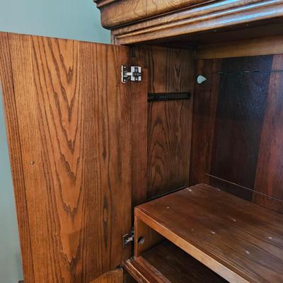 Henredon Solid Wood w/Veneer Overlay Entertainment Center (LR-JS)