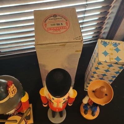 LOT OF 6 VINTAGE GERMAN NUTCRACKERS