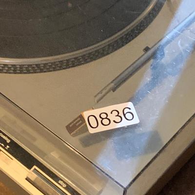 Technics SL-8200 Turntable