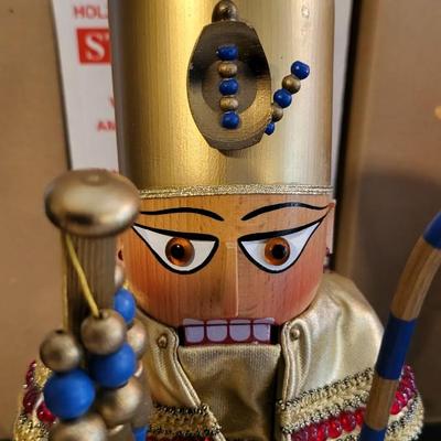 Lot 15 - 6 HAND CARVED GERMAN NUTCRACKERS