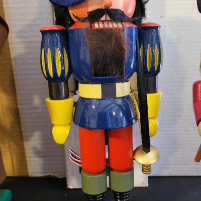 Lot 15 - 6 HAND CARVED GERMAN NUTCRACKERS