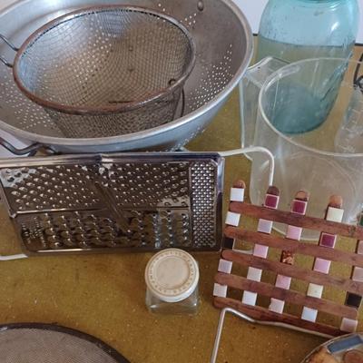 10 pc odd kitchen lot