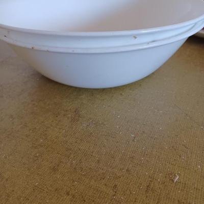 2 plain white corelle serving bowls