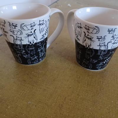2 cat mugs