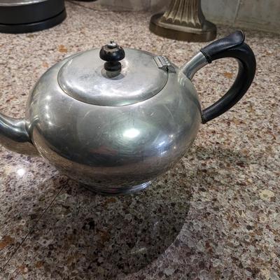 Pewter Teapot with Wood Lid and Handle "Etain"