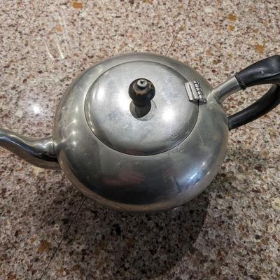 Pewter Teapot with Wood Lid and Handle "Etain"
