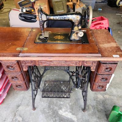 Antique Singer Treadle Sewing Model 27 w Ornate Cabinet #5