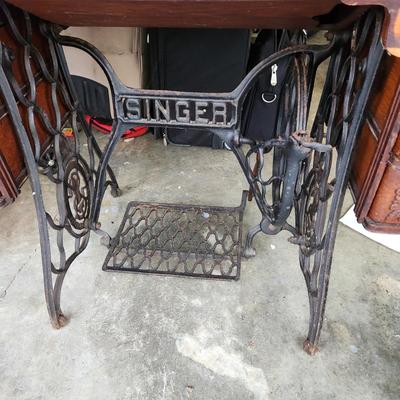 Antique Singer Treadle Sewing Model 27 w Ornate Cabinet #5