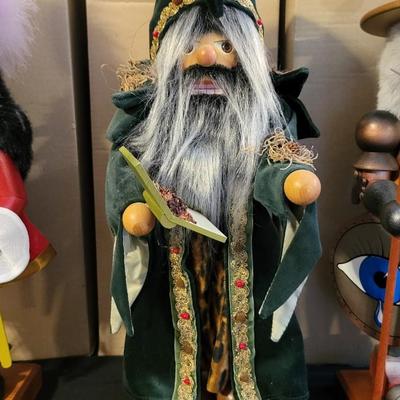 LOT 17 †6 Christian Ulbricht LARGE GERMAN NUTCRACKERS