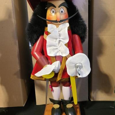 LOT 17 †6 Christian Ulbricht LARGE GERMAN NUTCRACKERS
