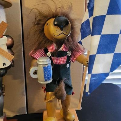 LOT 17 †6 Christian Ulbricht LARGE GERMAN NUTCRACKERS