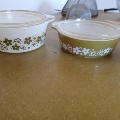 2 Pyrex dishes