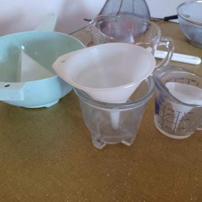 measuring cup + funnel lot