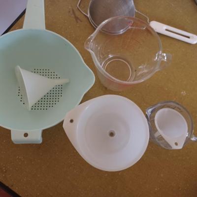measuring cup + funnel lot
