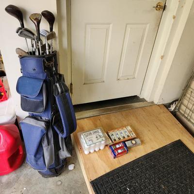 Golf Bag and Balls Lot Titleist Pro V1 and others