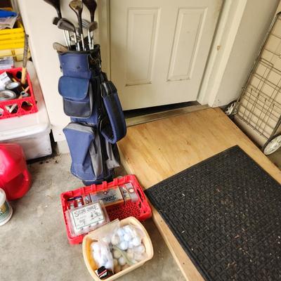 Golf Bag and Balls Lot Titleist Pro V1 and others