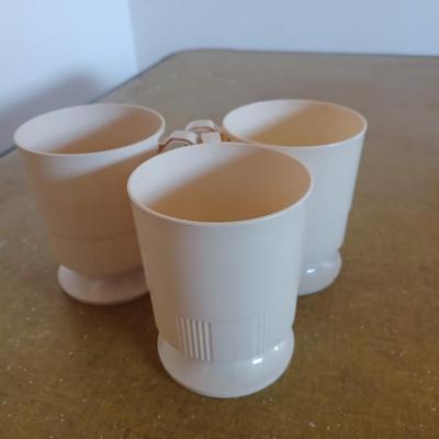 3 cream mugs