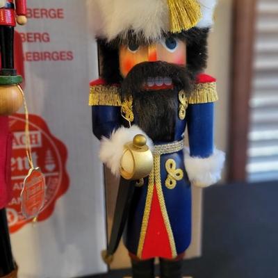 Lot 18 - 6 HAND CARVED GERMAN NUTCRACKERS