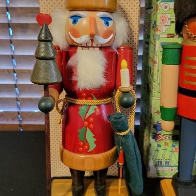 LOT 20 - 7 HAND CARVED GERMAN NUTCRACKERS