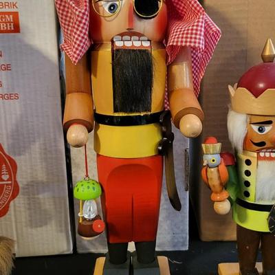 LOT 20 - 7 HAND CARVED GERMAN NUTCRACKERS