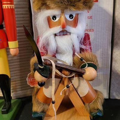LOT 20 - 7 HAND CARVED GERMAN NUTCRACKERS