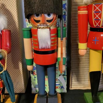 LOT 20 - 7 HAND CARVED GERMAN NUTCRACKERS
