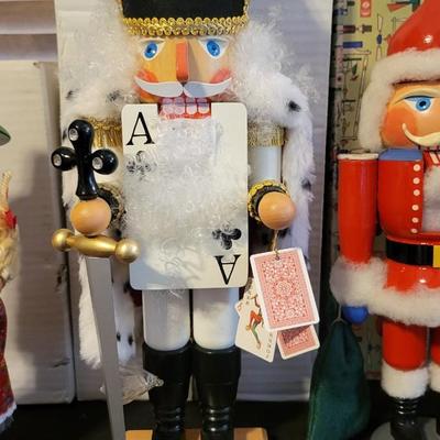 LOT 21 - 6 HAND CARVED GERMAN NUTCRACKERS LIMITED EDITION & SIGNED