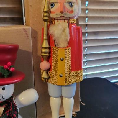 LOT 21 - 6 HAND CARVED GERMAN NUTCRACKERS LIMITED EDITION & SIGNED
