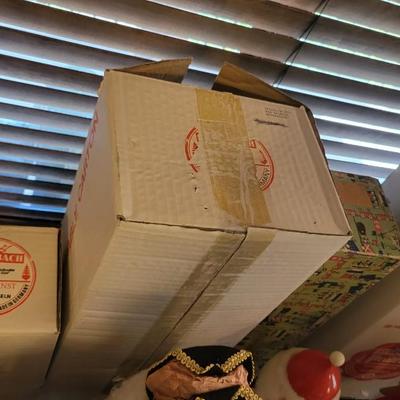 LOT 21 - 6 HAND CARVED GERMAN NUTCRACKERS LIMITED EDITION & SIGNED