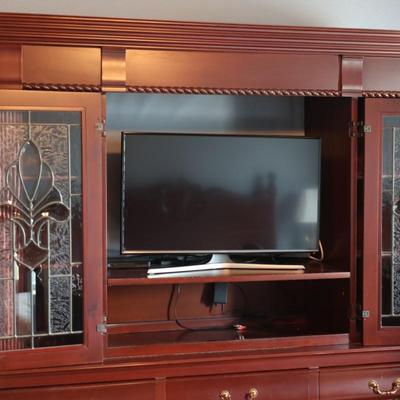 Seven Drawer Dresser & Entertainment Center (Two Pieces)