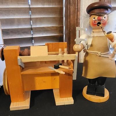 LOT 24 - 6 GERMAN SMOKERS