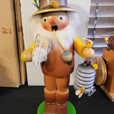 LOT 24 - 6 GERMAN SMOKERS