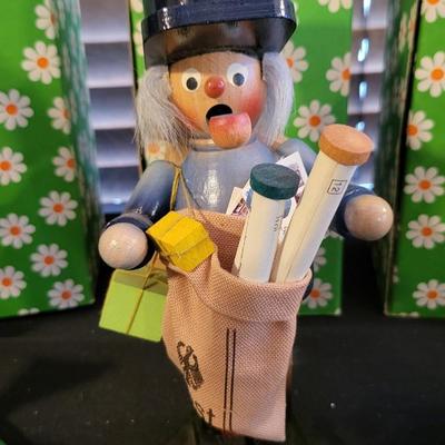 LOT 25 - 7 VINTAGE GERMAN SMOKERS