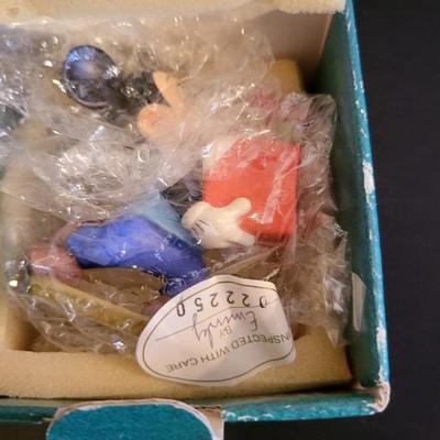 LOT 26 - 5 WALT DISNEY CLASSICS COLLECTION HOLIDAY ORNAMENTS