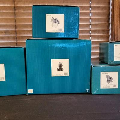 LOT 28 - 6 WALT DISNEY CLASSIC COLLECTION PORCELAIN FIGURINES