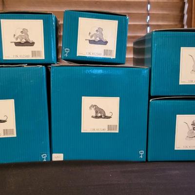 LOT 29 - 6 WALT DISNEY CLASSIC COLLECTION PORCELAIN FIGURINES
