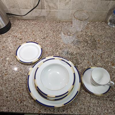2 Lenox Bone China (6 pc Royal Treasure- DISC) Place Settings with 2 Lenox Firelight Gold Panel Cut Ice Tea Glasses and 2 Lenox Firelight...